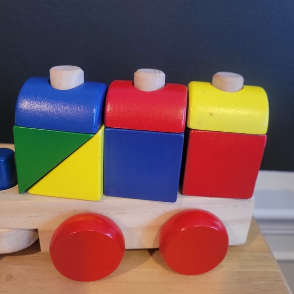 Melissa & Doug 18-piece Wooden Teain Set Ages 2+ - Picture 6 of 13